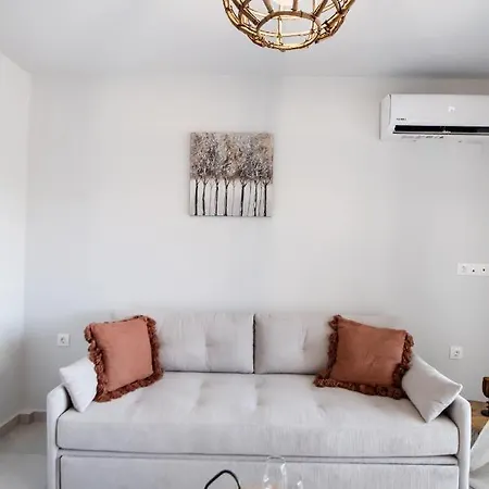 Birds Apartment - Shared Pool Access * Nikiána