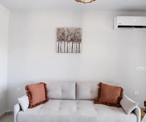 Birds - Shared Pool Access * Νικιάνα